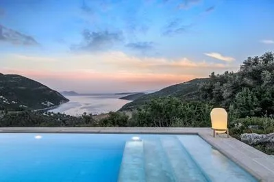 Kronos Estate 5 star luxury villas. Where you can hear the silence