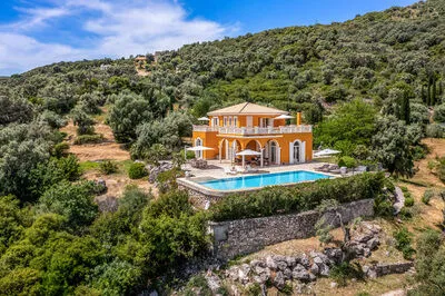 Kronos Estate 5 star luxury villas. Where you can hear the silence