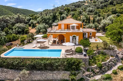 Kronos Estate 5 star luxury villas. Where you can hear the silence