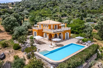 Kronos Estate 5 star luxury villas. Where you can hear the silence