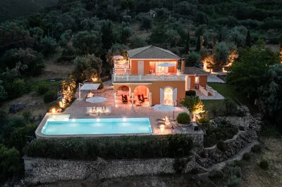 Kronos Estate 5 star luxury villas. Where you can hear the silence