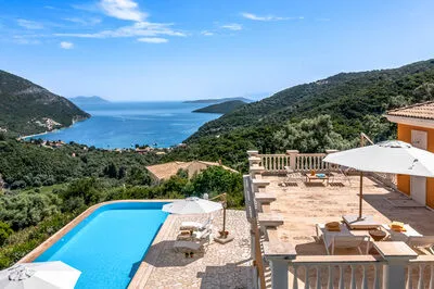 Kronos Estate 5 star luxury villas. Where you can hear the silence