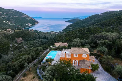 Kronos Estate 5 star luxury villas. Where you can hear the silence