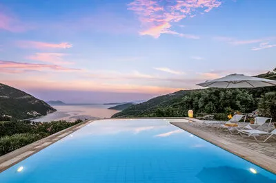 Kronos Estate 5 star luxury villas. Where you can hear the silence