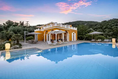 Kronos Estate 5 star luxury villas. Where you can hear the silence