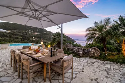 Kronos Estate 5 star luxury villas. Where you can hear the silence