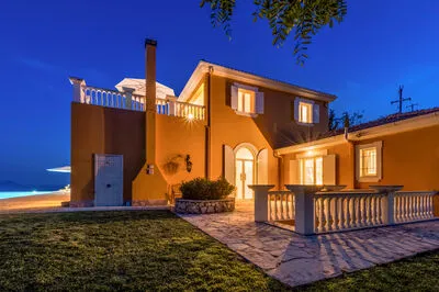 Kronos Estate 5 star luxury villas. Where you can hear the silence
