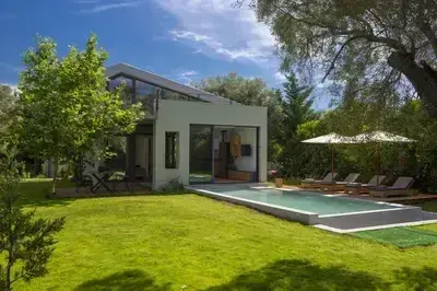 Peaceful Cosy Modern villa w/t private pool,close to town & beach