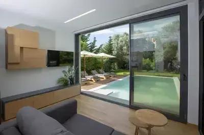 Peaceful Cosy Modern villa w/t private pool,close to town & beach