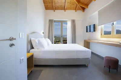 Veramente Luxury Villa M with Sea View, BBQ & a private salt water pool