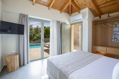 Veramente Luxury Villa M with Sea View, BBQ & a private salt water pool
