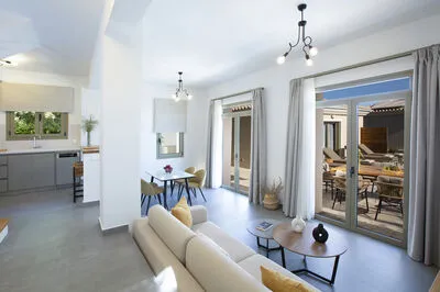 Veramente Luxury Villa M with Sea View, BBQ & a private salt water pool