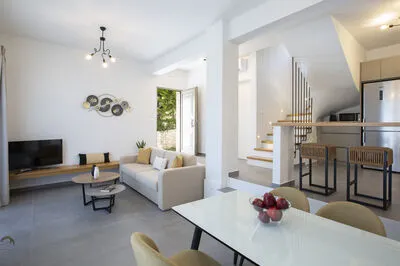 Veramente Luxury Villa M with Sea View, BBQ & a private salt water pool