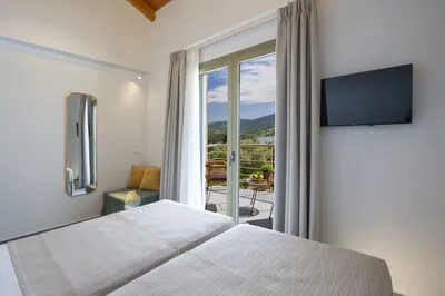 Veramente Luxury Villa V with Sea View, BBQ & a private salt water pool
