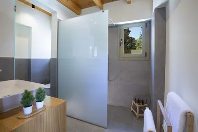 Veramente Luxury Villa V with Sea View, BBQ & a private salt water pool