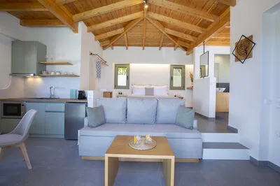 Veramente Luxury Villa V with Sea View, BBQ & a private salt water pool