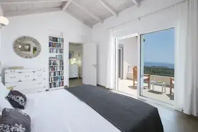Villa Lefki full of natural light, very spacious villa with infinity pool