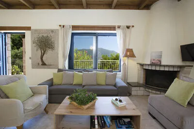 Villa Anlys-A charming stone-built villa with stunning view!