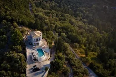Unfussy sea view and mountain view from every corner in Katouna