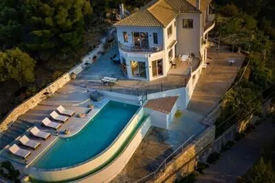 Unfussy sea view and mountain view from every corner in Katouna