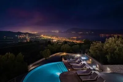 Unfussy sea view and mountain view from every corner in Katouna