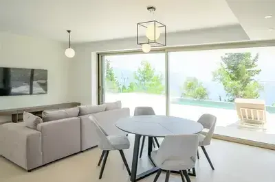 Blue Breeze brand new luxury villa with Infinity Pool & Stunning Sea View 