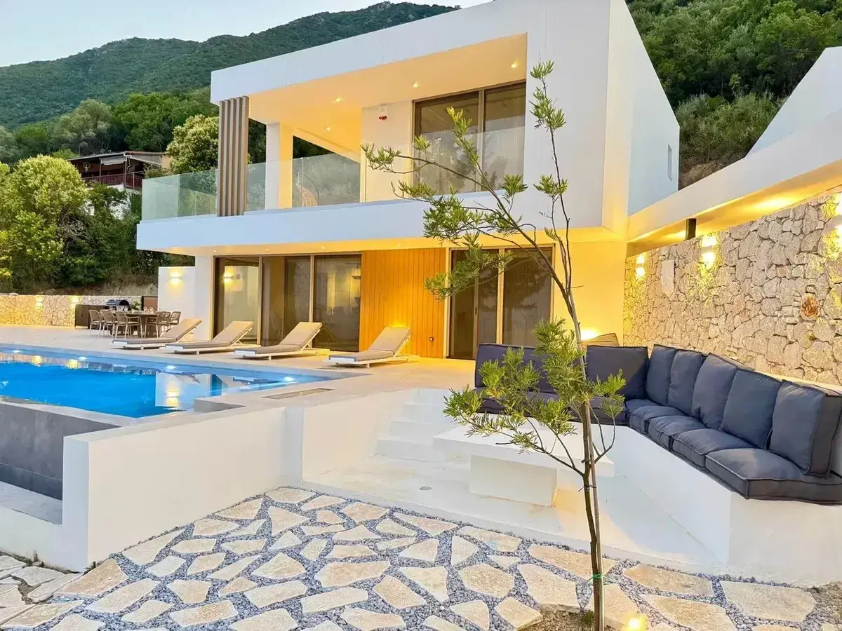 Modern Seaview Oasis – Private 14m Infinity Pool & High-End