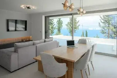Luxury Villa Oasis – Private 14m Infinity Pool & High-End Luxury