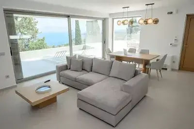 Luxury Villa Oasis – Private 14m Infinity Pool & High-End Luxury