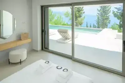 Blue Breeze brand new luxury villa with Infinity Pool & Stunning Sea View 