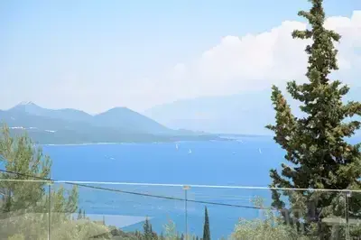 Villa di Lusso Nuova con Piscina a Sfioro e Vista Mare Mozzafiato