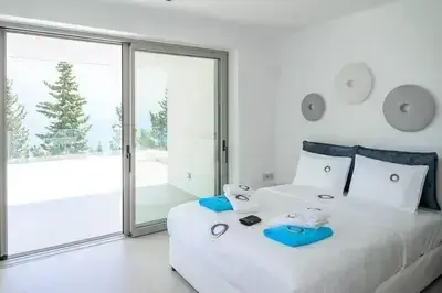 Blue Breeze brand new luxury villa with Infinity Pool & Stunning Sea View 