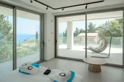 Luxury Villa Oasis – Private 14m Infinity Pool & High-End Luxury