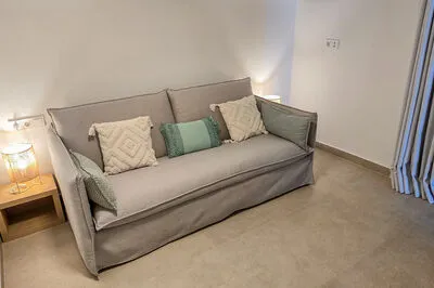A2 Luxury spacious 2 floor, 2 ensuite bedrooms. Private terrace w/ sunbeds.