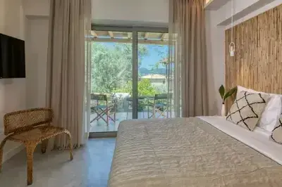 Stylish Residence in Crystal Waters, Nikiana