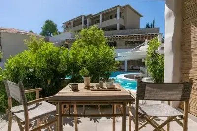 Stylish Residence in Crystal Waters, Nikiana