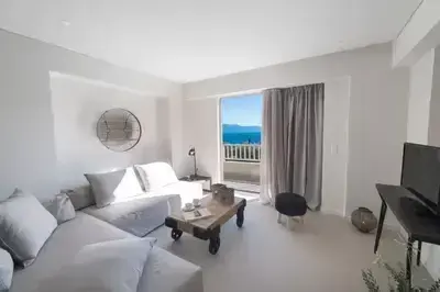 Stylish Residence in Crystal Waters, Nikiana