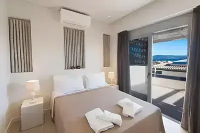 Stylish Residence in Crystal Waters, Nikiana
