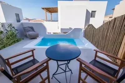 Stylish Residence in Crystal Waters, Nikiana