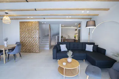 Ampolia Villas - Luxury Villa Dioni - Live beyond the ordinary!