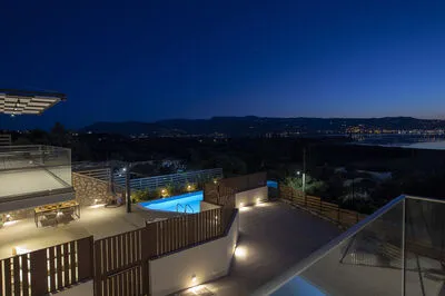 Ampolia Villas - Luxury Villa Dioni - Live beyond the ordinary!