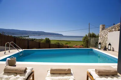 Ampolia Villas - Luxury Villa Dioni - Live beyond the ordinary!