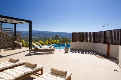 Ampolia Villas - Luxury Villa Dioni - Live beyond the ordinary!