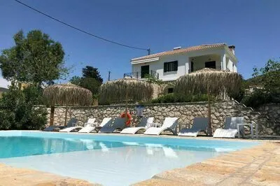 Elegante Villa di Campagna con Piscina Privata in Vendita vicino a Vasiliki