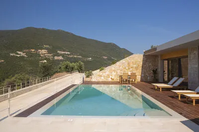 Modern Cave Villa Offering Exclusive Comfort in Sivota (Β)