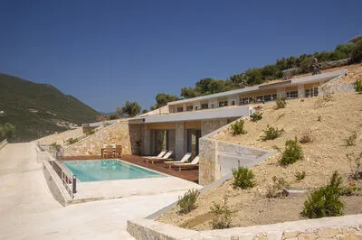 Modern Cave Villa Offering Exclusive Comfort in Sivota (Β)