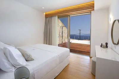 Modern Cave Villa Offering Exclusive Comfort in Sivota (Β)