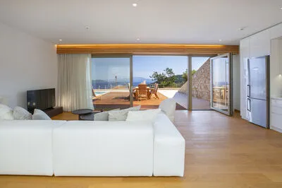 Modern Cave Villa Offering Exclusive Comfort in Sivota (Β)