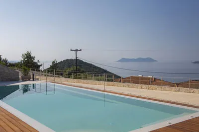 Luxury Meets Nature: Unique Cave Villa in Beautiful Sivota (E)
