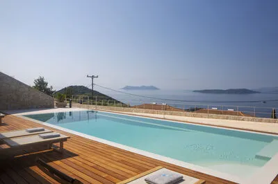 Luxury Meets Nature: Unique Cave Villa in Beautiful Sivota (E)
